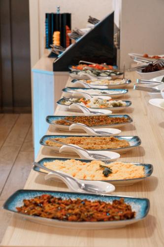 Makanan di atau berdekatan hotel