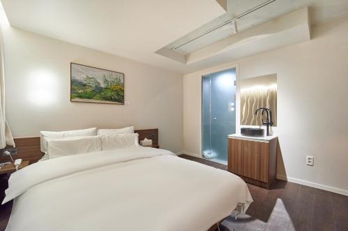Aank Hotel Busan Nampoにあるベッド