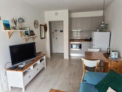 Kuchyňa alebo kuchynka v ubytovaní Cozy apartment with pool close to beach & nature