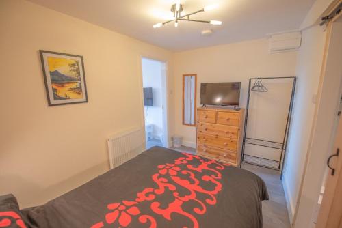 a bedroom with a bed and a flat screen tv at Modern Apartment in Town Centre Skipton in Skipton