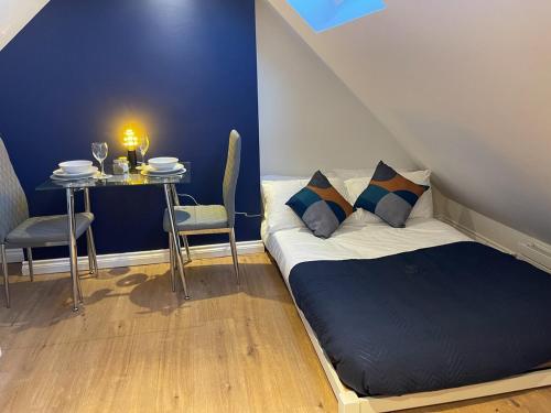 a bedroom with a bed and a table with chairs at Loft Studio, Excellent Central City Location in Cambridge