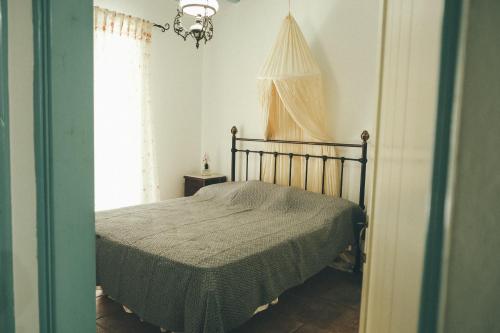 Beautiful House in Tinos tesisinde bir odada yatak veya yataklar