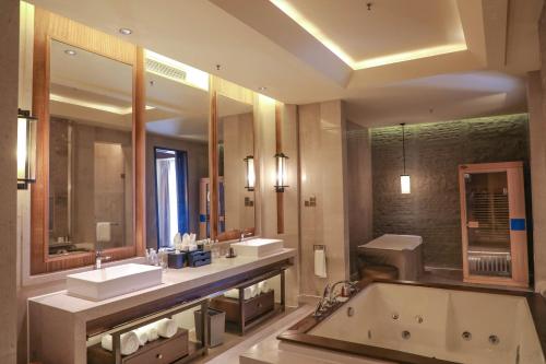 Koupelna v ubytování Haikou Marriott Hotel