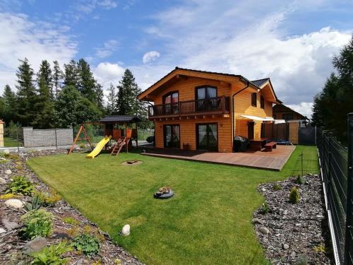 a house with a yard with a playground at Chata Klaudi a Vilko in Veľký Slavkov