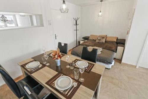 Χώρος καθιστικού στο Logement cosy avec parking couvert gratuit