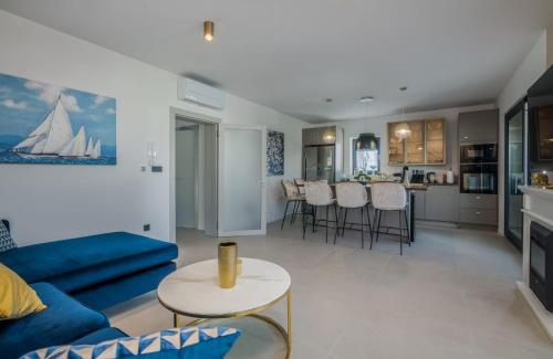 Tea Deluxe Apartment with private Pool
