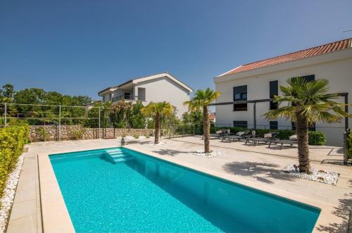 Tea Deluxe Apartment with private Pool