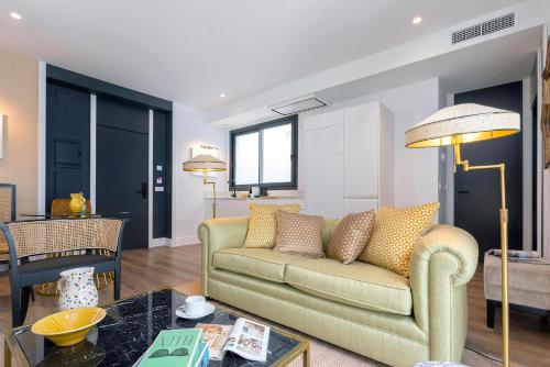 a living room with a couch and a table at Genteel Home Betis 67 in Seville