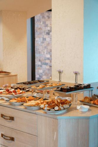 Makanan di atau berdekatan hotel