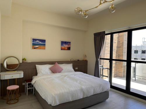 Cama o camas de una habitación en 西衛左岸觀海民宿