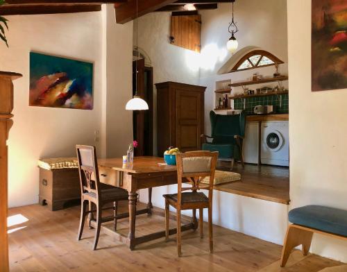 Casa Anneli - relaxing under the olive tree