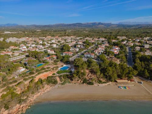 an aerial view of a resort on the beach at Villa de lujo EL MIRADOR in L'Ampolla