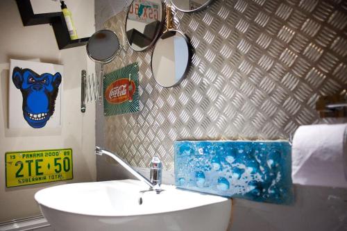 A bathroom at Gîte Philipeaux en centre-ville