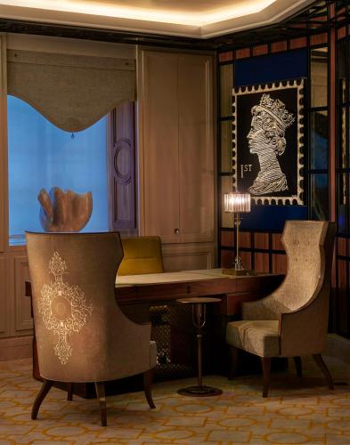 Ruang duduk di Great Scotland Yard Hotel, part of Hyatt