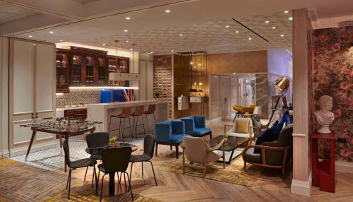 Ruang duduk di Great Scotland Yard Hotel, part of Hyatt