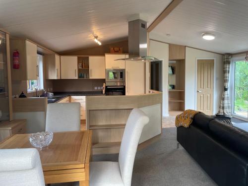 Immaculate 3-Bed Lodge in Otley – Photos 3