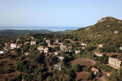 an aerial view of a small village on a hill at Appartement rénové tout confort 10mn de Campomoro in Grossa