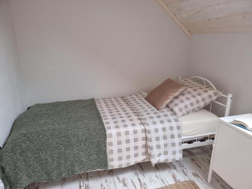 Ένα ή περισσότερα κρεβάτια σε δωμάτιο στο Apartament Domek w Górach Gorce Pieniny