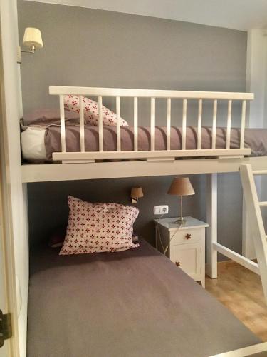 a bedroom with a bunk bed with a pillow at Flamingo in L'Ampolla
