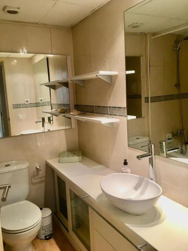 a bathroom with a sink and a toilet at Flamingo in L'Ampolla