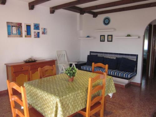 a living room with a table and a couch at Apartamento La Torre in El Palmar