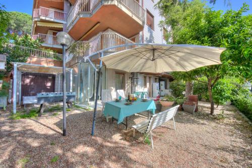 Toys with garden and sea view - Happy Rentals