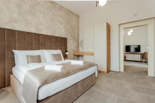 A bed or beds in a room at Boutique Hotel Siglisberg