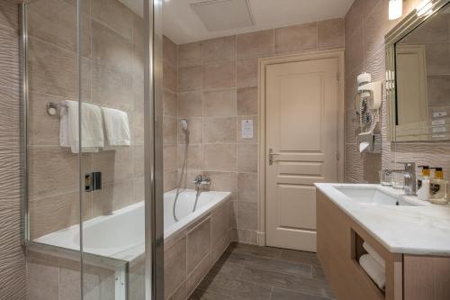 Bilik mandi di Chateau De Rochecotte