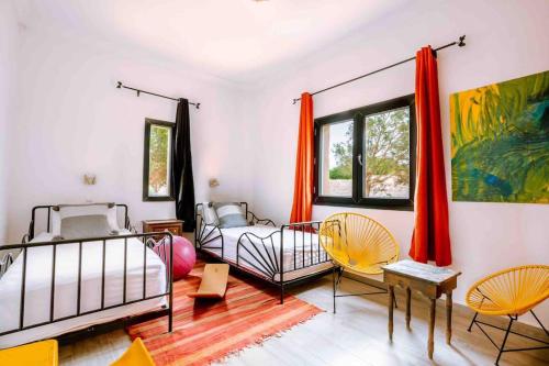 Villa avec piscine, proche de la ville et forêt