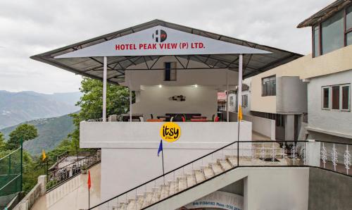 - Edificio con balcón con vistas a las montañas en Itsy By Treebo - Peak View, 300 Mts From Mall Road, en Mussoorie
