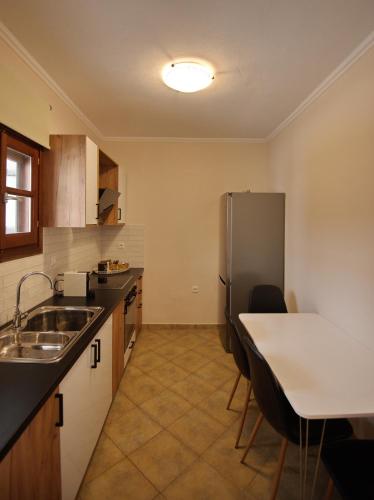 Gallery image of Elpida Apartments in Votsi