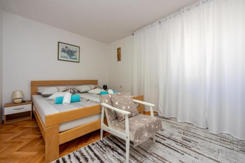 Un pat sau paturi într-o cameră la Mudrovcic
