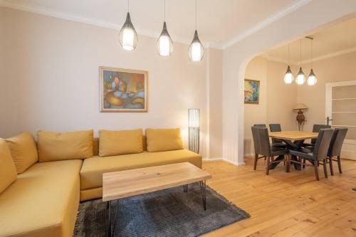 Gorgeous 2 BDRM fully equipped flat, TOP location