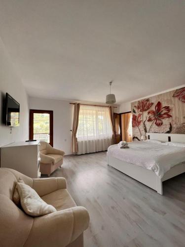 a large bedroom with a bed and a couch at Casa Mardar in Oradea