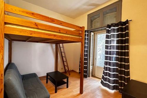 Palanda nebo palandy na pokoji v ubytování Studio Frontignan ville 4 personnes