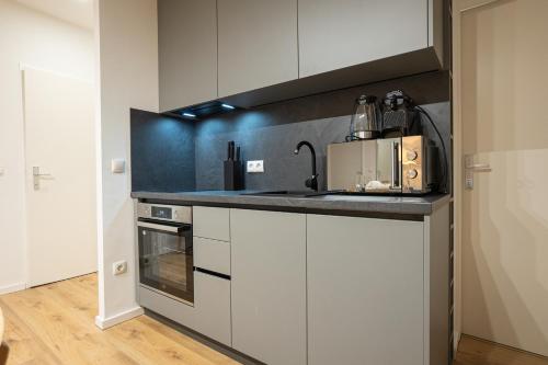 2-room apartment with a terrace and queen-size bed