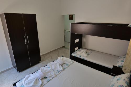 Una cama o camas en una habitación de Hotel Panorama Piqeras