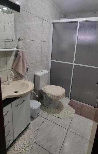 a bathroom with a shower and a toilet and a sink at Kamke's Haus III in Pomerode