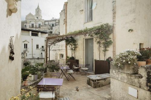 a courtyard with tables and chairs in a building at L'Arturo B&B in Matera