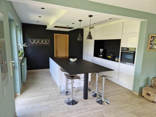 Η κουζίνα ή μικρή κουζίνα στο Petite chambre près du circuit