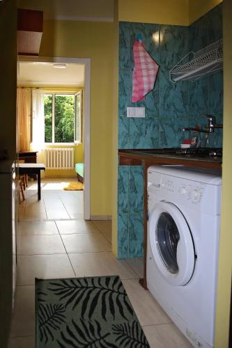 a kitchen with a washing machine in a room at Mieszkanie wynajem in Giżycko