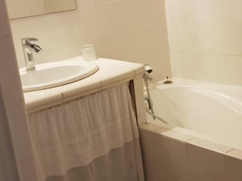 Ванная комната в Charming home in Provence - 6 pers.