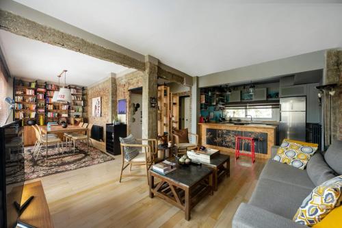 Rustic Bright Charming Gem 2bd15bath Oasis! #116