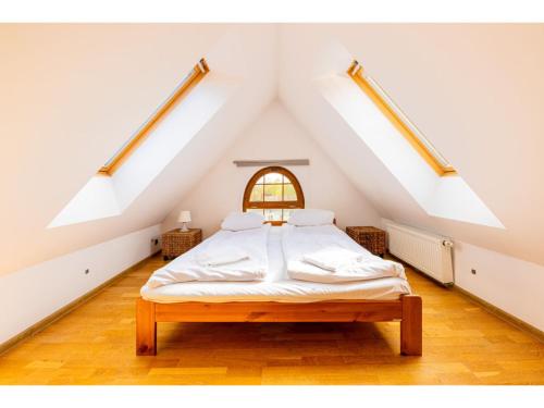 מיטה או מיטות בחדר ב-Victus Apartamenty, Apartament Seaside Loft