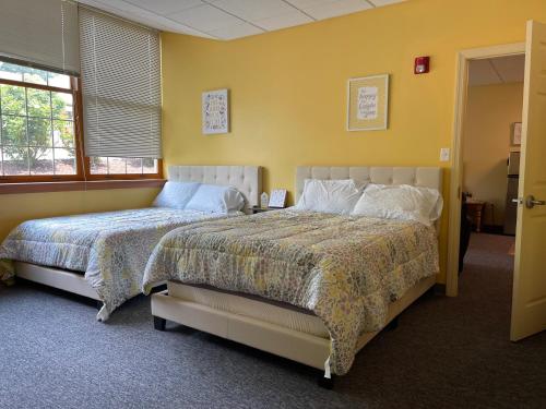 Een bed of bedden in een kamer bij Pershing Heights 16