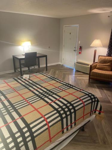 Una cama o camas en una habitación de ANS INN & SUITES