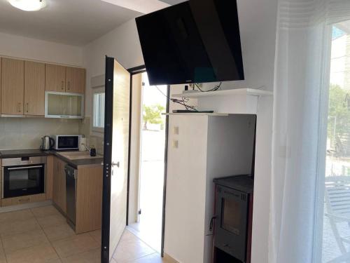 Lili House In Nikiti 150m From The Beach