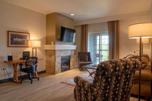 a living room with a couch and a fireplace at Running Y Ranch Golf & Spa Resort in Klamath Falls