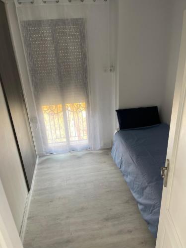 Postel nebo postele na pokoji v ubytování Old Town Oliva Guest Apartment