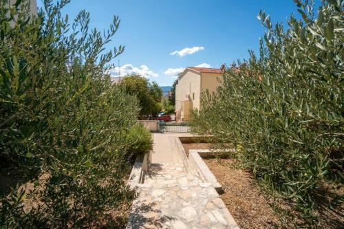 Cozy 1 bedroom apt/terrace/garden